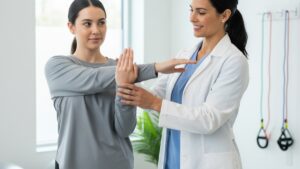 Imagem de Mamoplastia Redutora - Mamoplastia Redutora: Como Escolher o Melhor Tipo de Fisioterapia Pós-Operatória